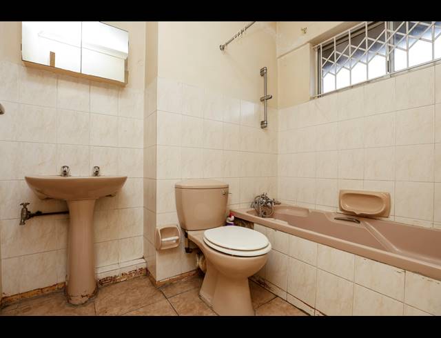 2 BEDROOM FLAT FOR SALE IN OVERPORT